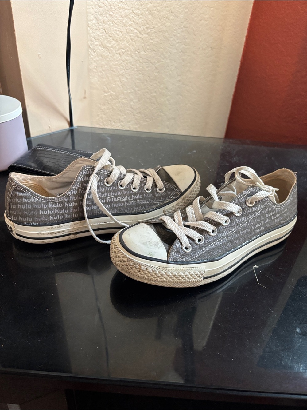 Hulu Converse Low-Top Logo Canvas Sneakers in Gray and White